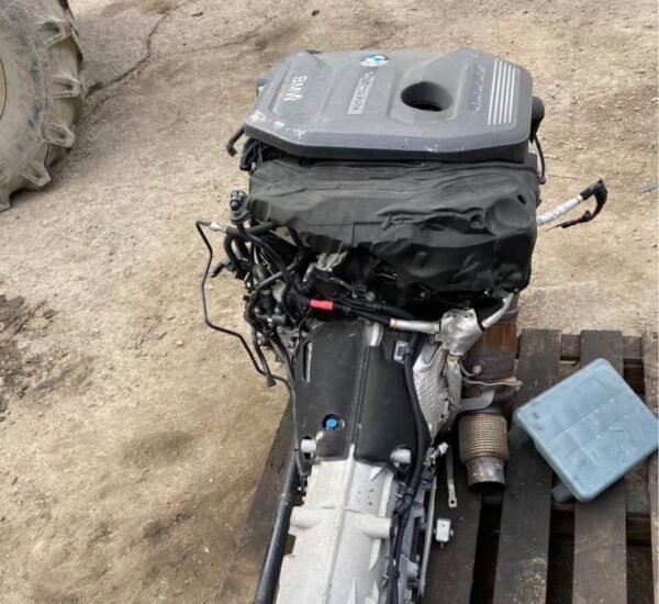 BMW F30 320i xDrive engine