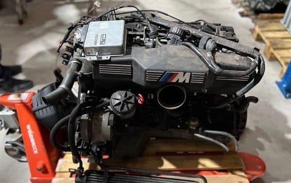 BMW E34 M5 engine